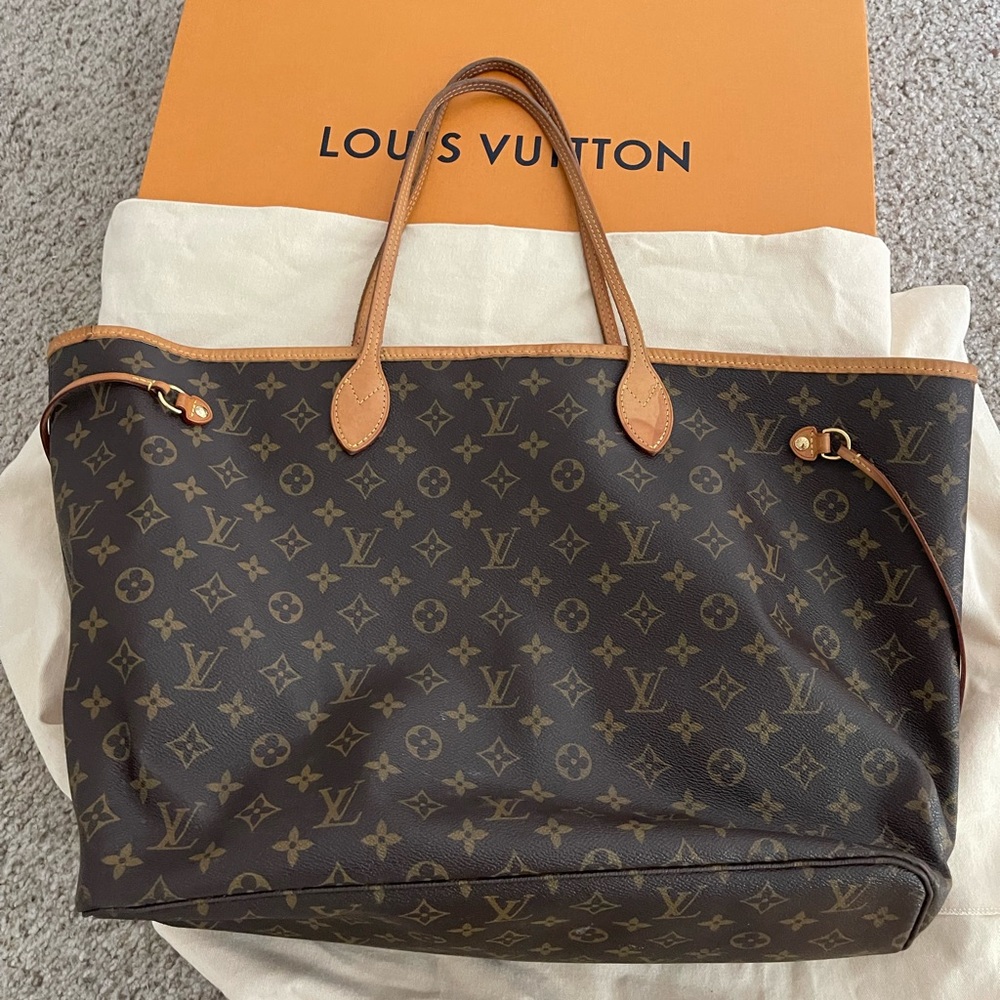 ***SOLD***Authentic Louis Vuitton Neverfull Gm